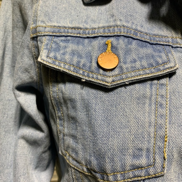 Light blue jean jacket in a size small - Picture 4 of 9